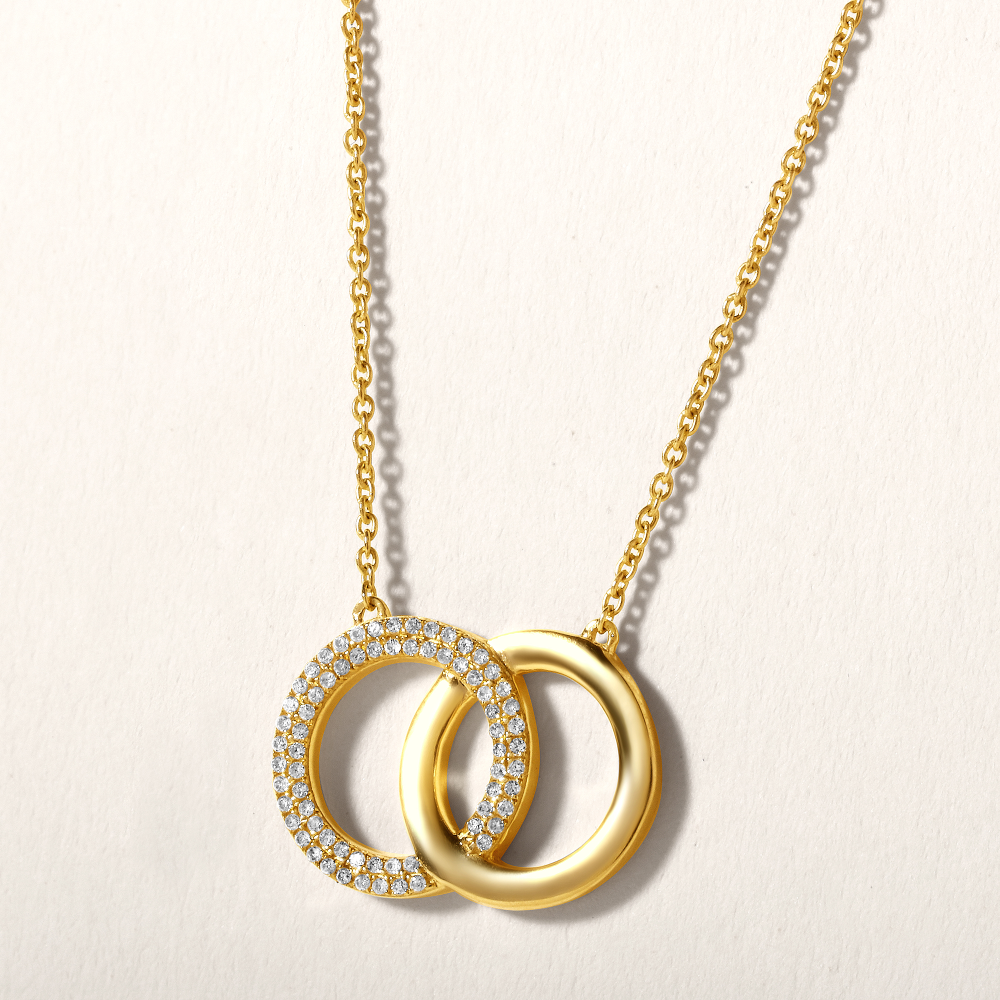 Interlocking Diamond Circle Necklace