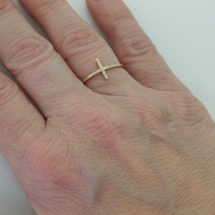 Horizontal Diamond Cross Ring